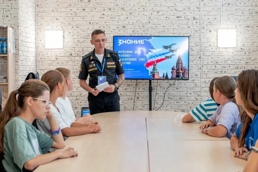 Герои неба: юные севастопольцы узнали об истории и традициях военной авиации России Герои неба: юные севастопольцы узнали об истории и традициях военной авиации России